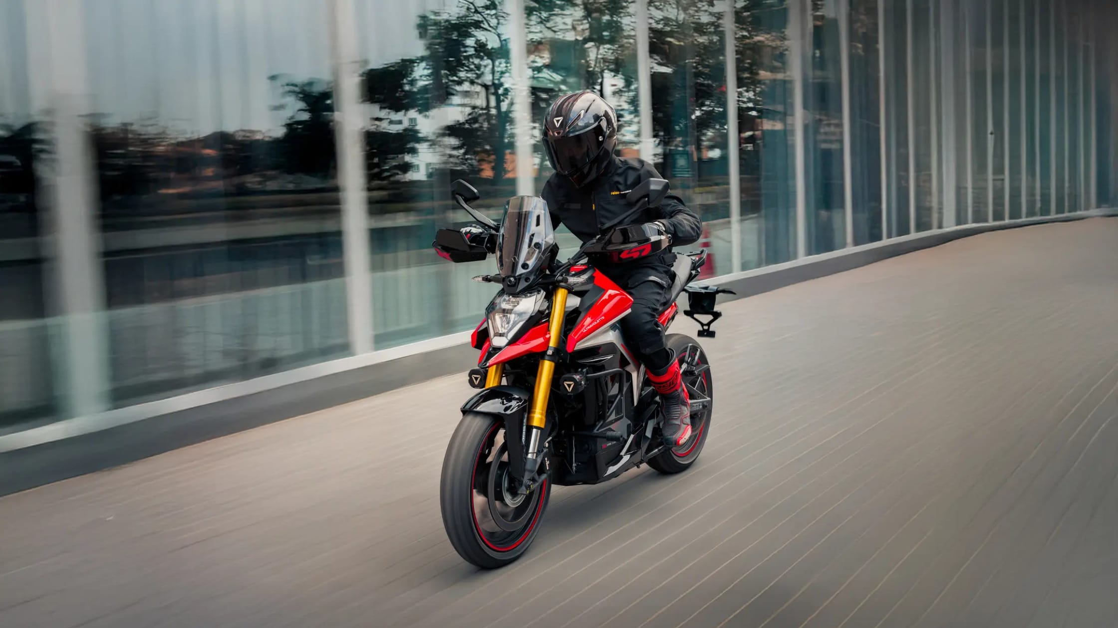 Ultraviolette X-47 Crossover Launched: India's First Radar-Equipped Electric Motorcycle at ₹2.74 Lakh 2 Ultraviolette X-47 Crossover Front View