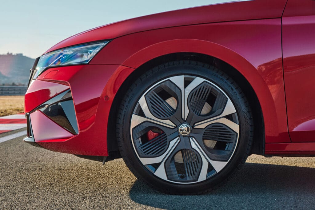 Skoda Octavia RS Launch on October 17: Limited Edition Performance Sedan Returns to India 4 Skoda octavia RS Alloy Wheels